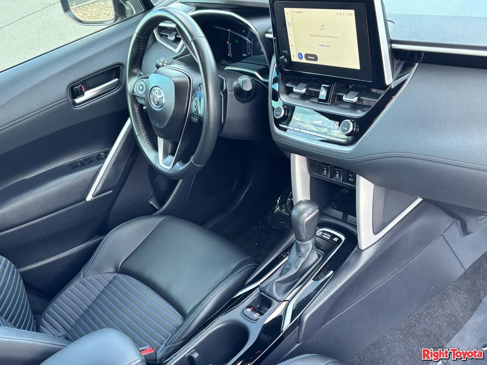 Used 2024 Toyota Corolla Cross AWD Hybrid w/ Convenience Package image 11