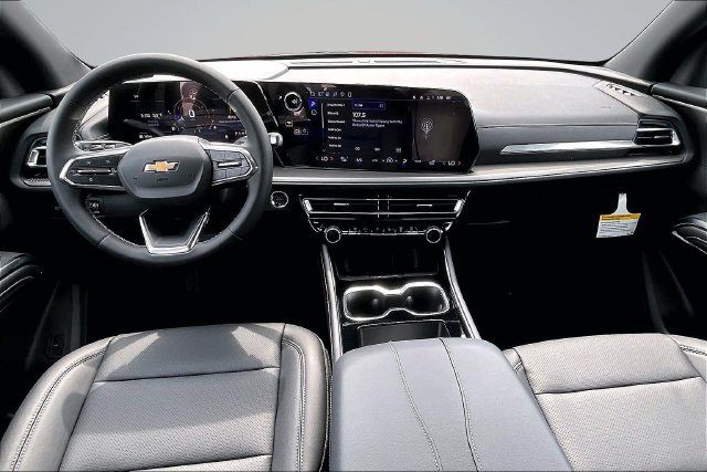 New 2027 Chevrolet Traverse LT w/ Driver Confidence Package FWD image 5
