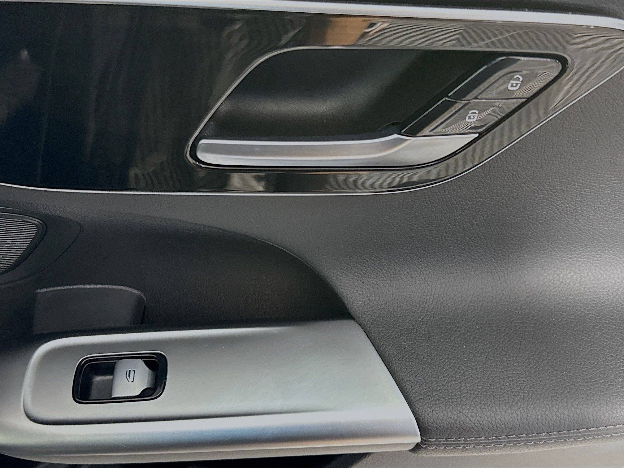 Used 2024 Mercedes-Benz C 300 Sedan image 29