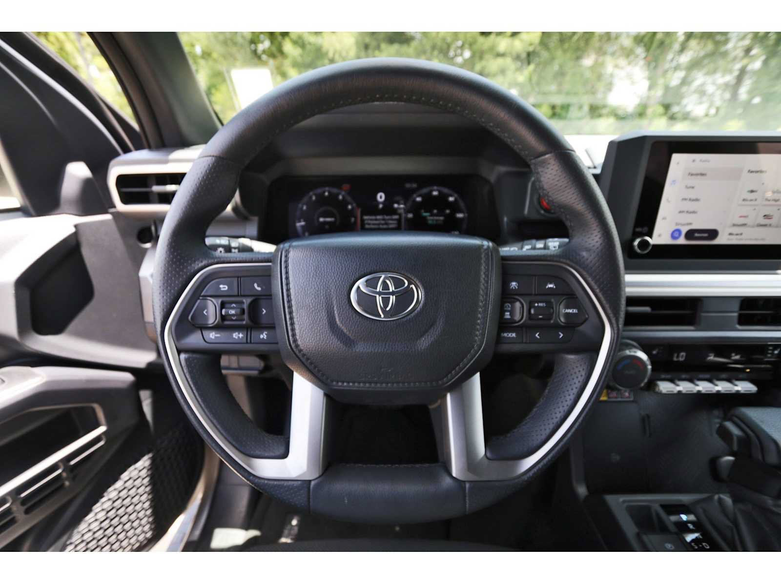 Used 2025 Toyota 4Runner TRD Off-Road AWD/4WD image 13