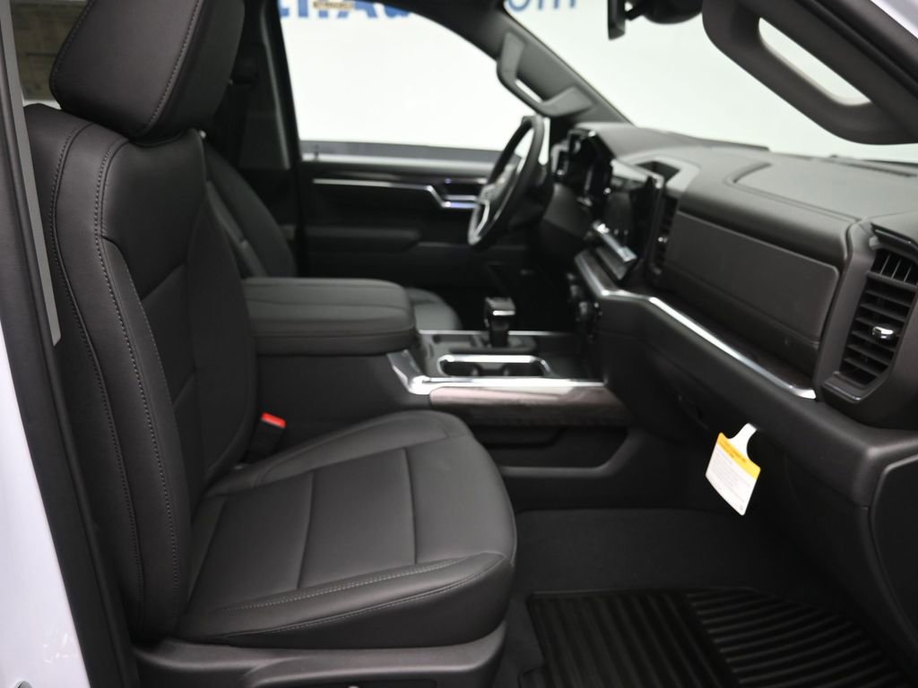 New 2026 Chevrolet Silverado 1500 LTZ w/ Z71 Off-Road Package AWD/4WD image 9