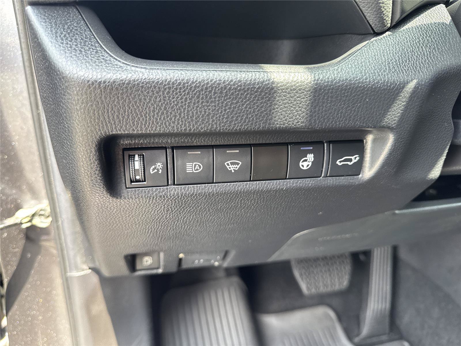 Used 2022 Toyota RAV4 SE w/ Convenience Package AWD/4WD image 19