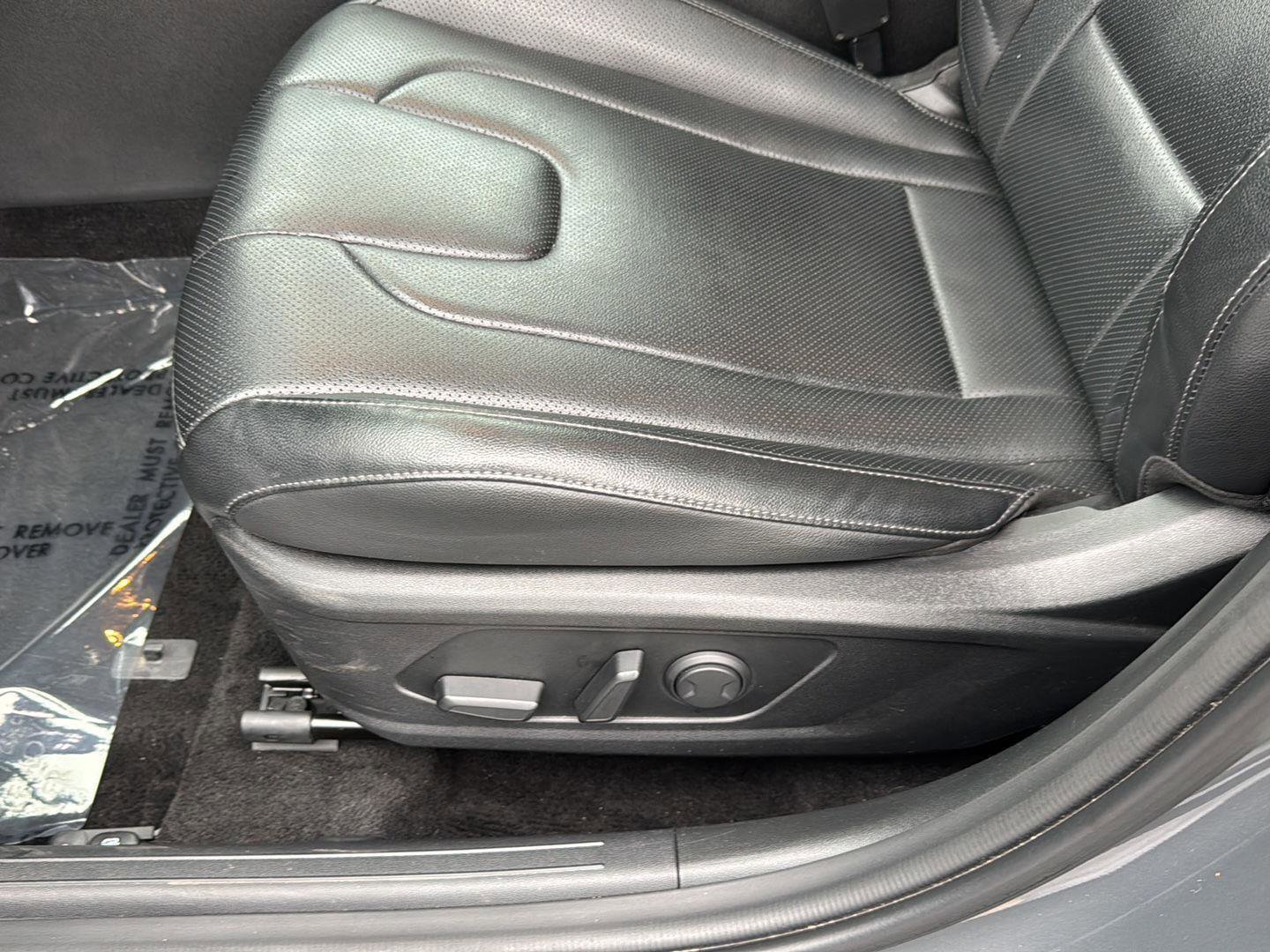Used 2024 Hyundai Elantra Limited image 28