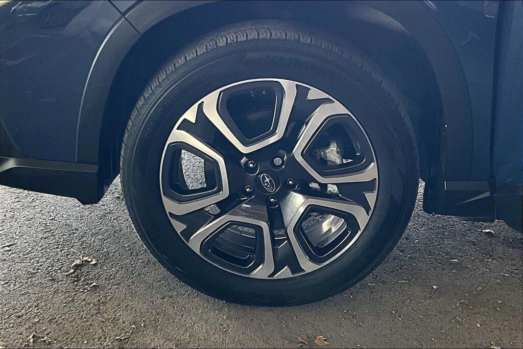 Certified 2023 Subaru Ascent Limited w/ Technology Package AWD/4WD image 17