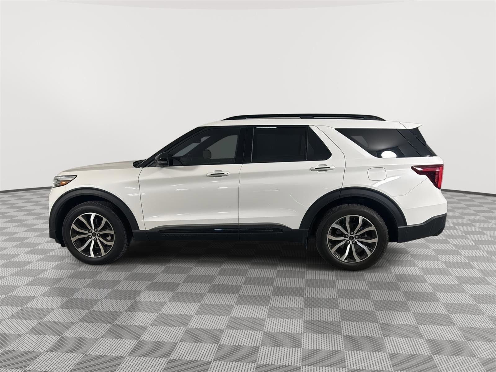 Used 2020 Ford Explorer ST w/ Premium Technology Package image 3