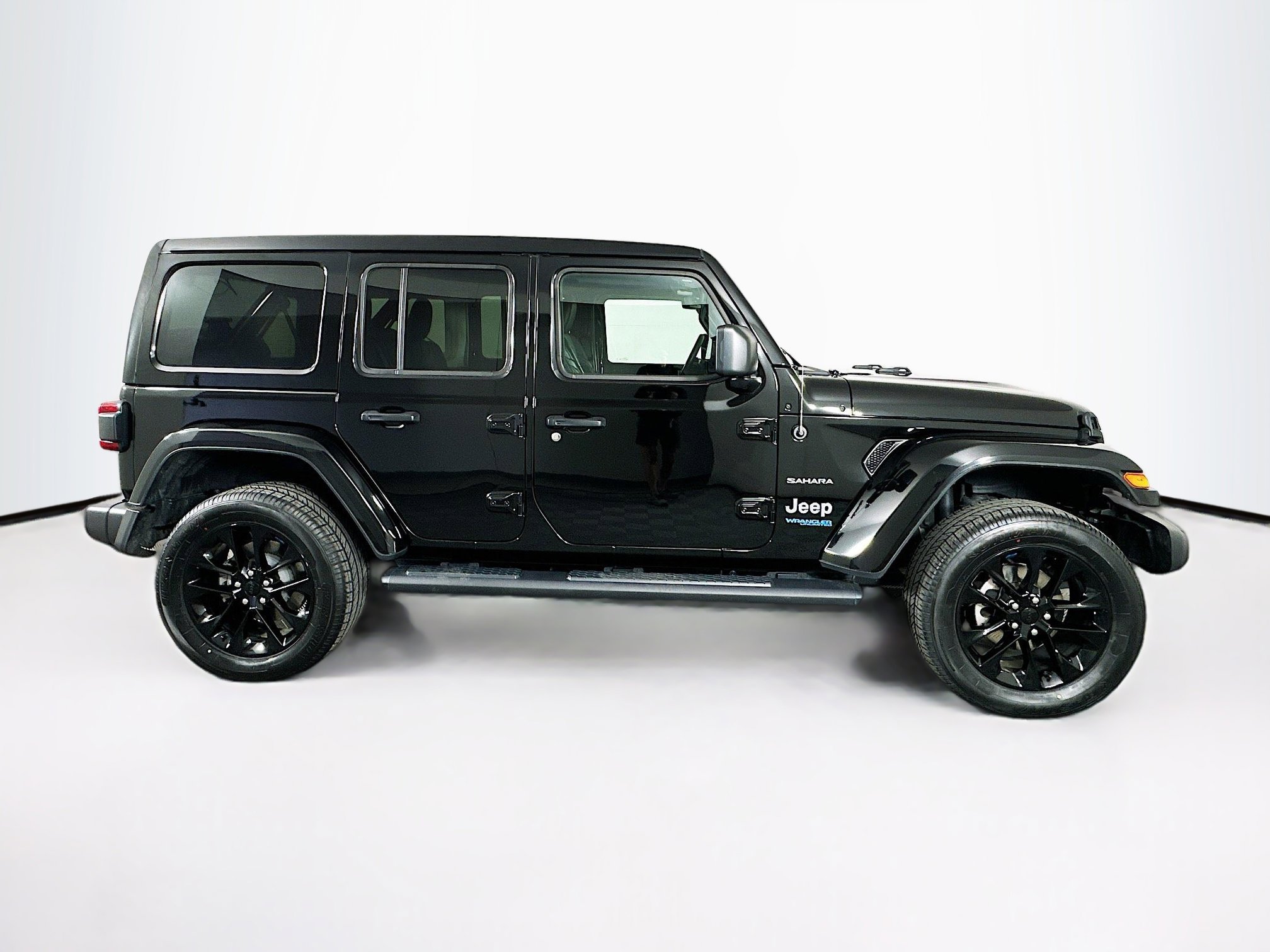Used 2022 Jeep Wrangler Unlimited Sahara w/ Cold Weather Group AWD/4WD image 10