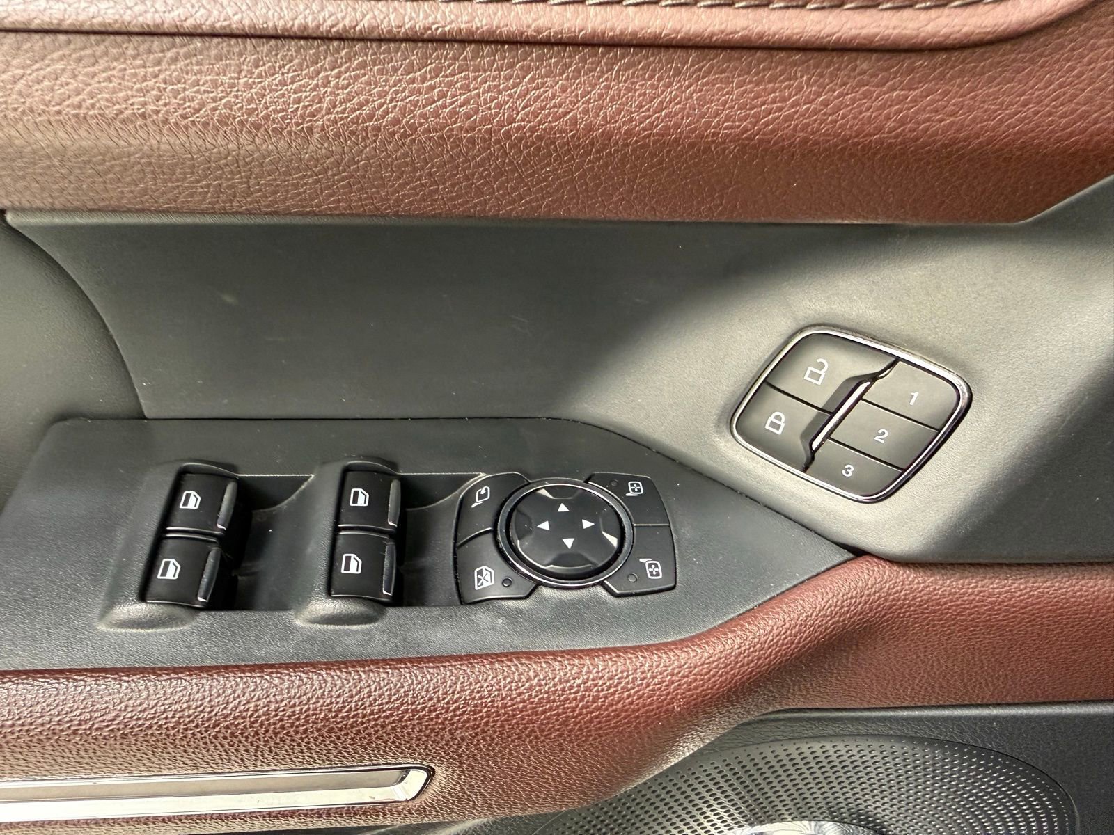 Used 2024 Ford Expedition Limited image 11