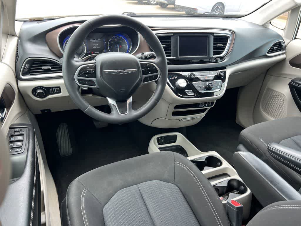 Used 2022 Chrysler Voyager LX FWD image 22