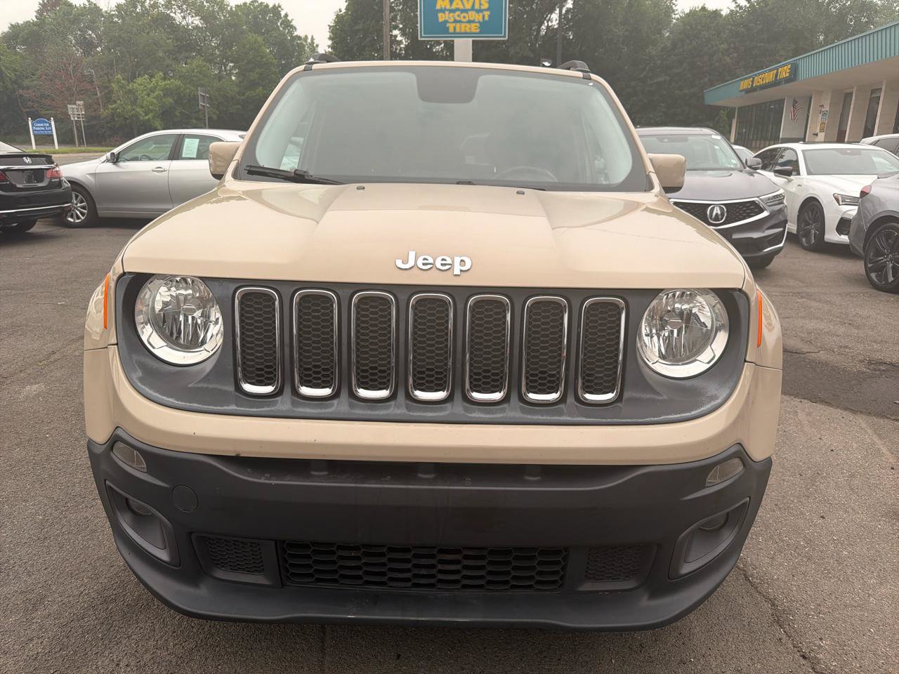 Used 2016 Jeep Renegade Latitude FWD image 2