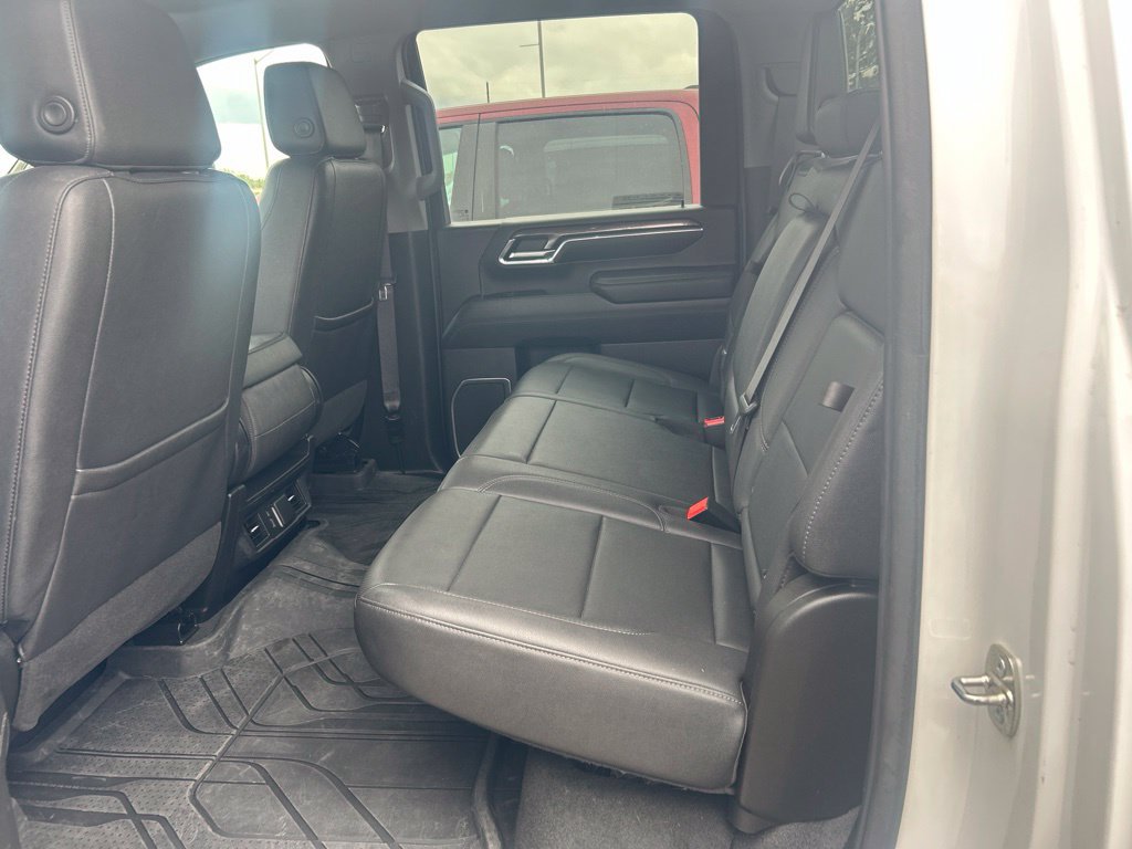 Used 2024 Chevrolet Silverado 2500 LTZ AWD/4WD image 11