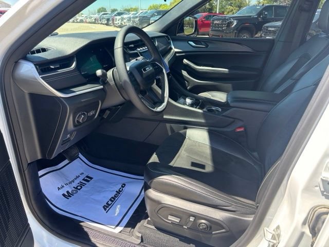 Used 2024 Jeep Grand Cherokee L Laredo AWD/4WD image 9