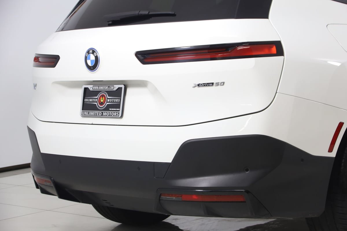 Used 2024 BMW iX xDrive50 w/ Convenience Package AWD/4WD image 46
