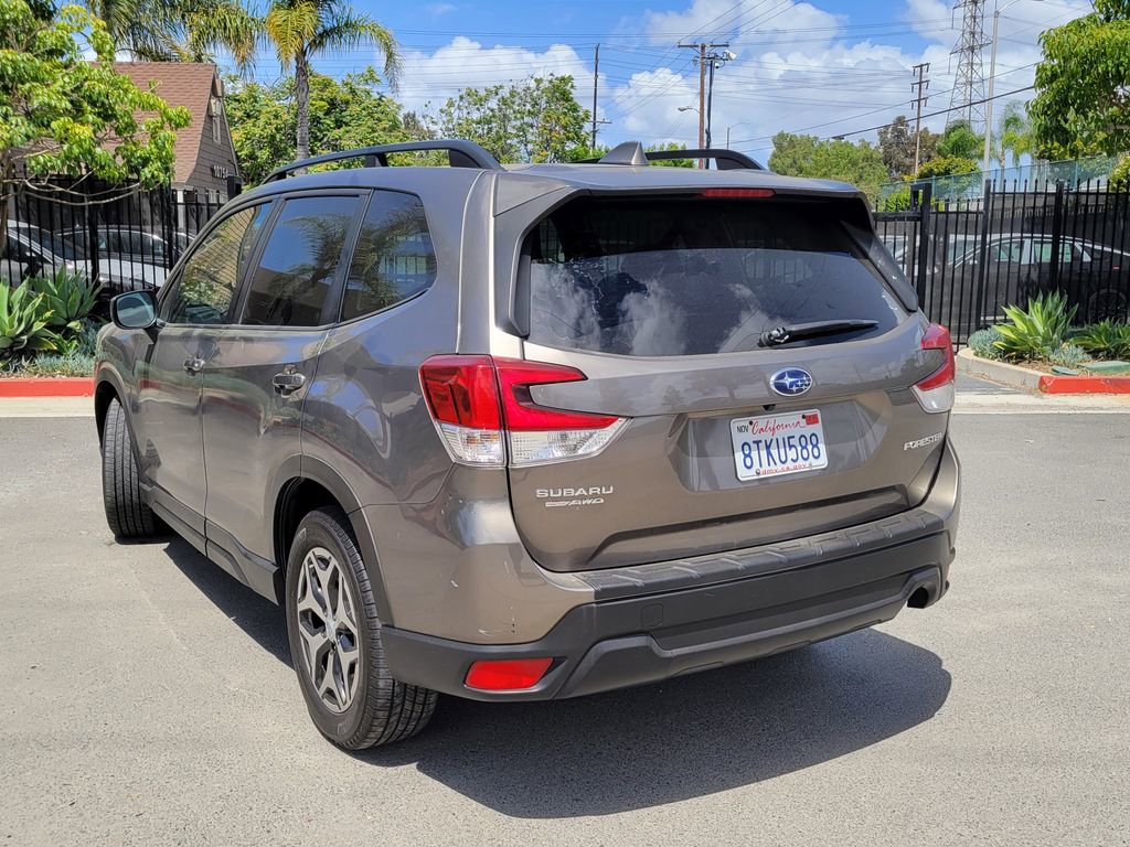 Used 2021 Subaru Forester Premium AWD/4WD image 2