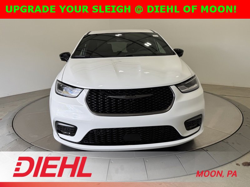 New 2026 Chrysler Pacifica Select image 2