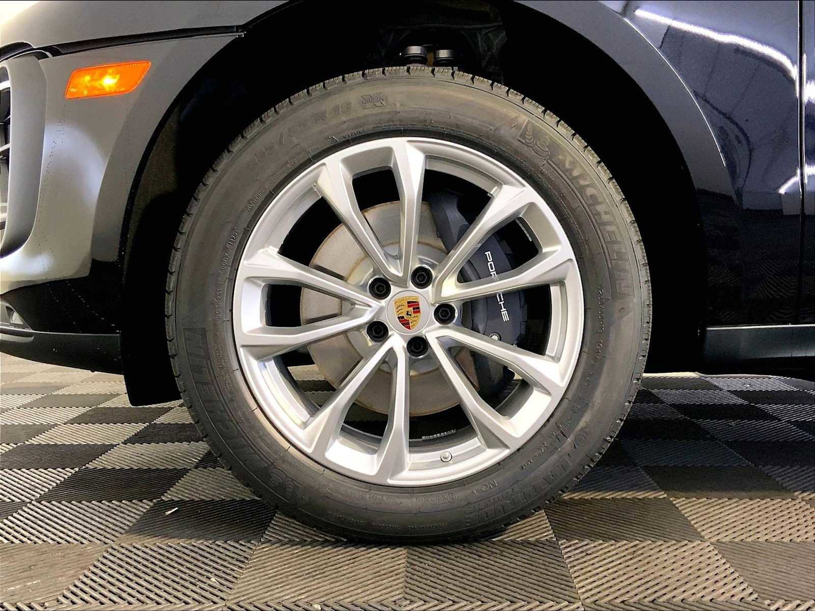 New 2026 Porsche Macan AWD/4WD image 11