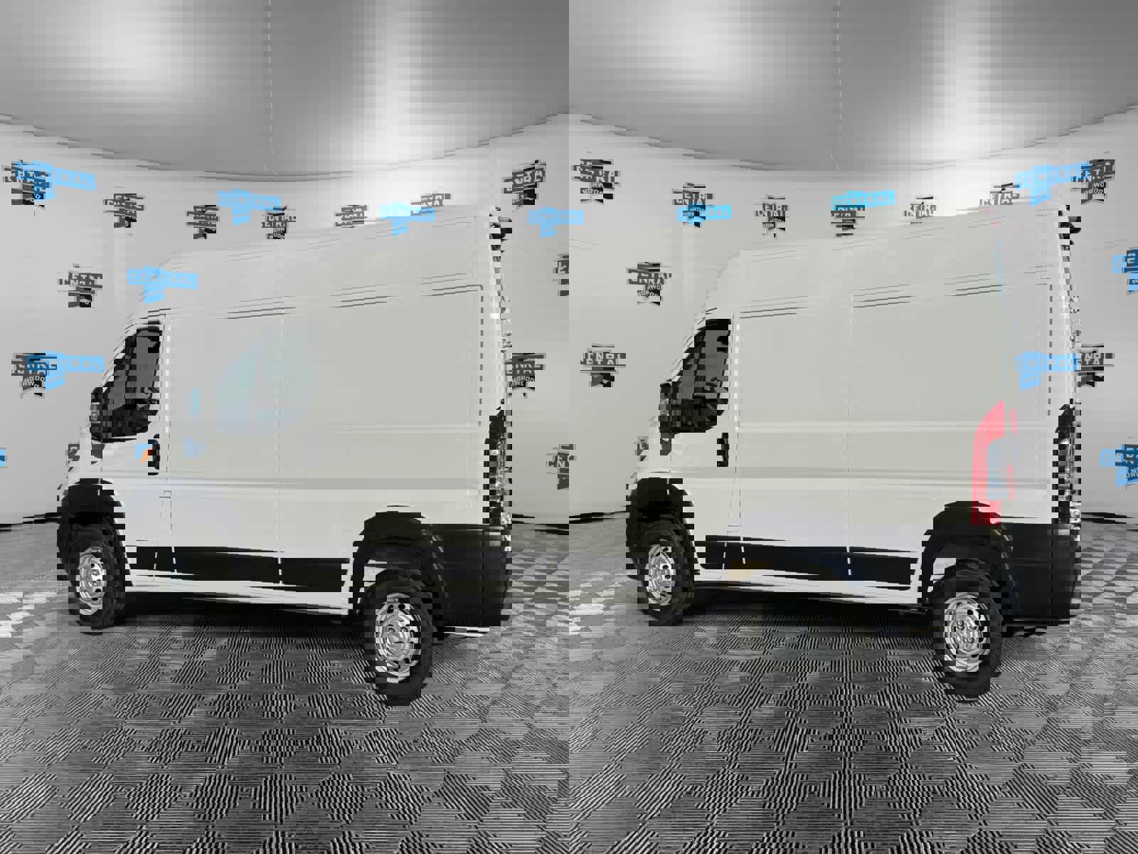 Used 2025 RAM ProMaster 2500 w/ Convenience Group image 4