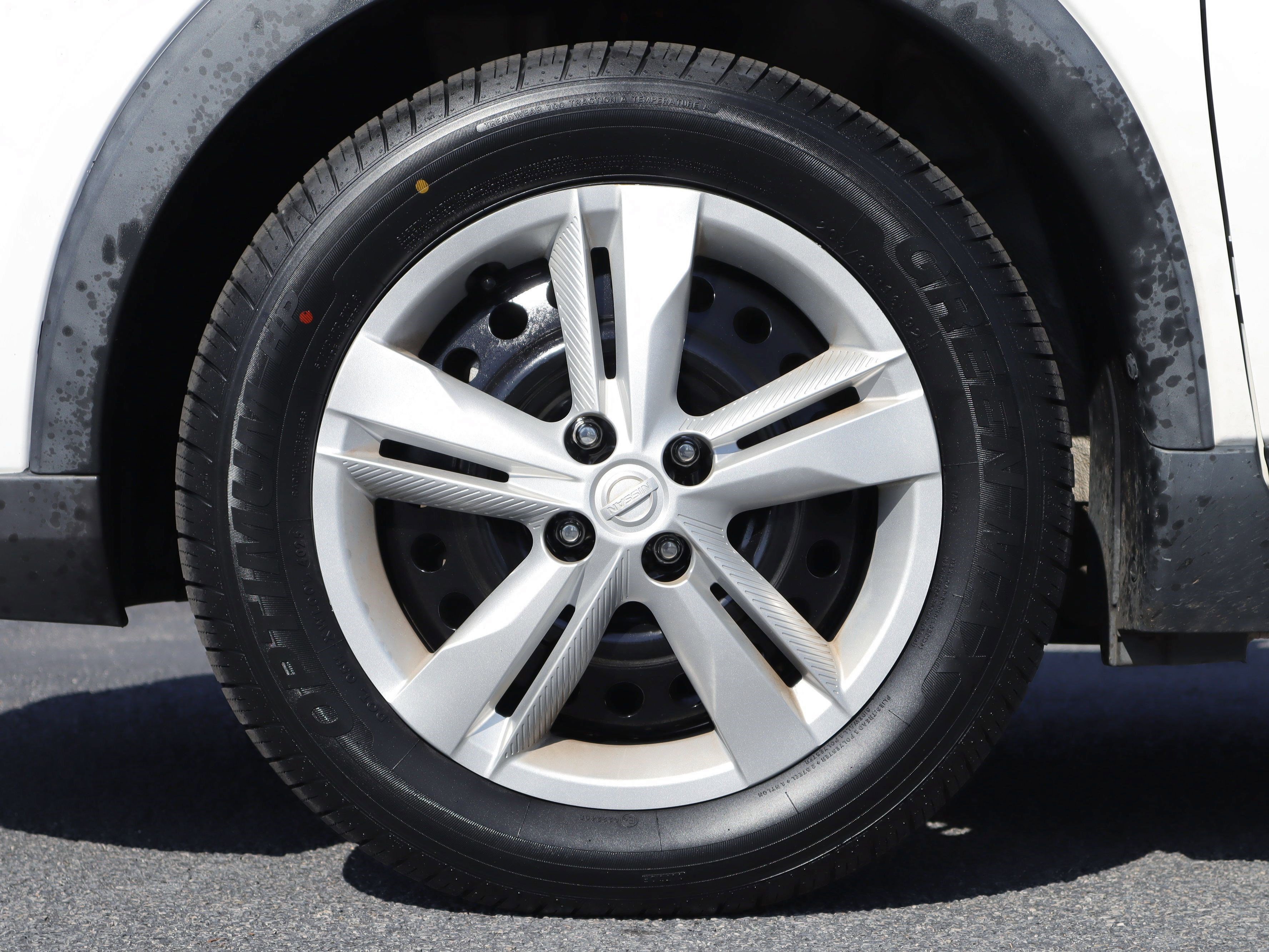 Used 2020 Nissan Kicks S image 31