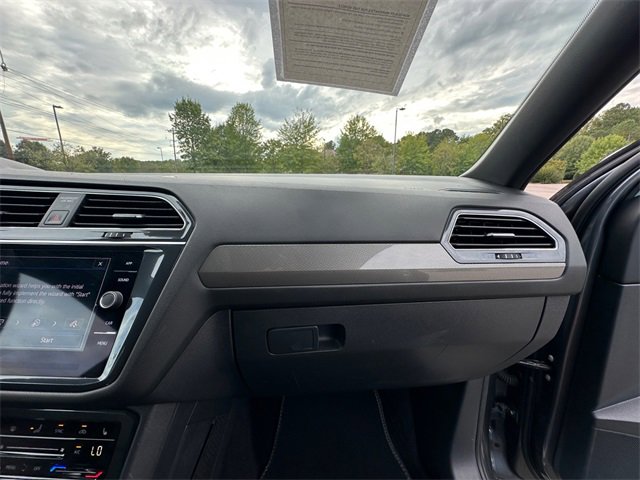 Used 2022 Volkswagen Tiguan SE R-Line image 16