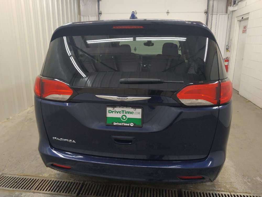 Used 2017 Chrysler Pacifica LX w/ Tire & Wheel Group FWD image 7