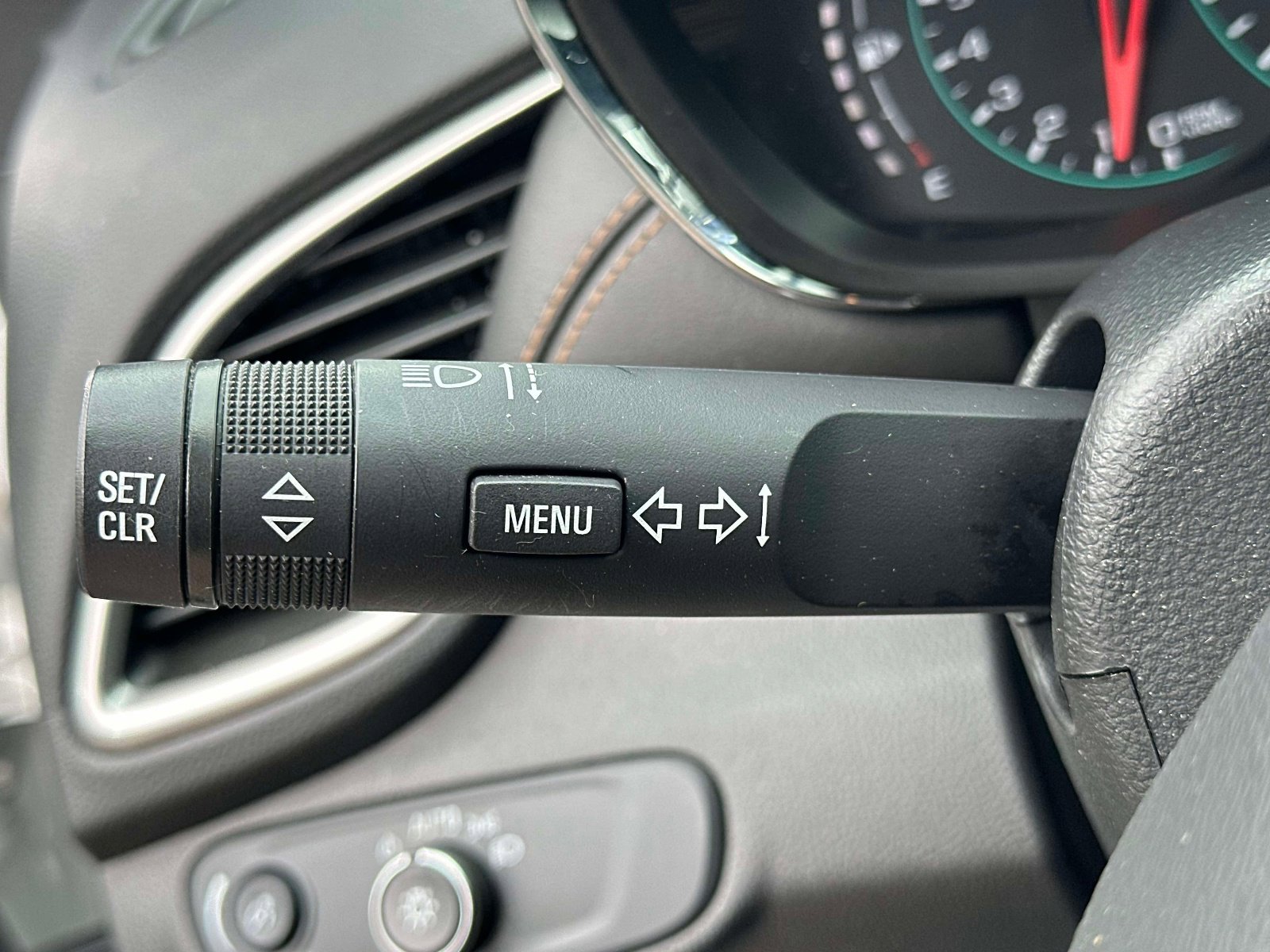 Used 2020 Chevrolet Trax LT w/ LT Convenience Package image 18