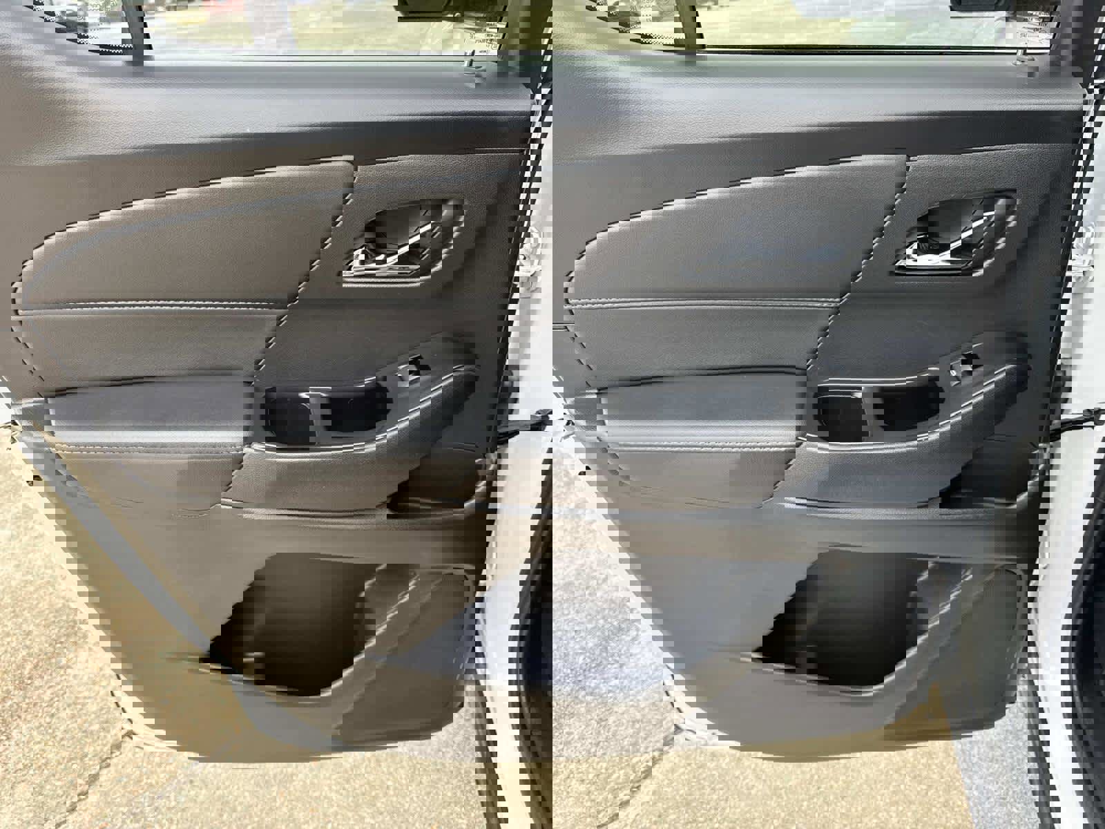 Used 2023 Chevrolet Traverse LT image 28