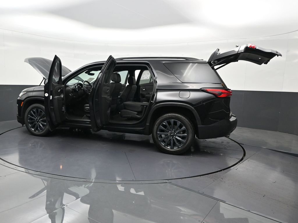 Used 2023 Chevrolet Traverse RS image 35