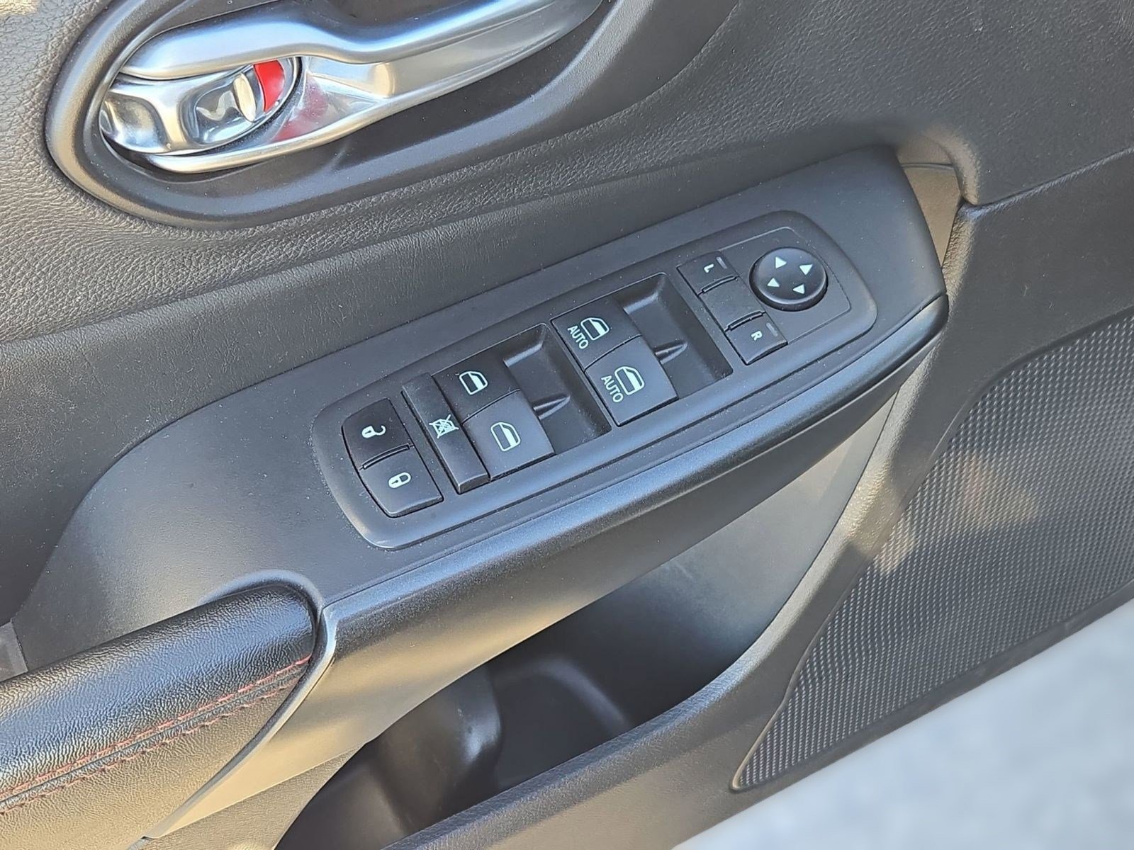 Used 2021 Jeep Cherokee Trailhawk w/ Technology Group image 21