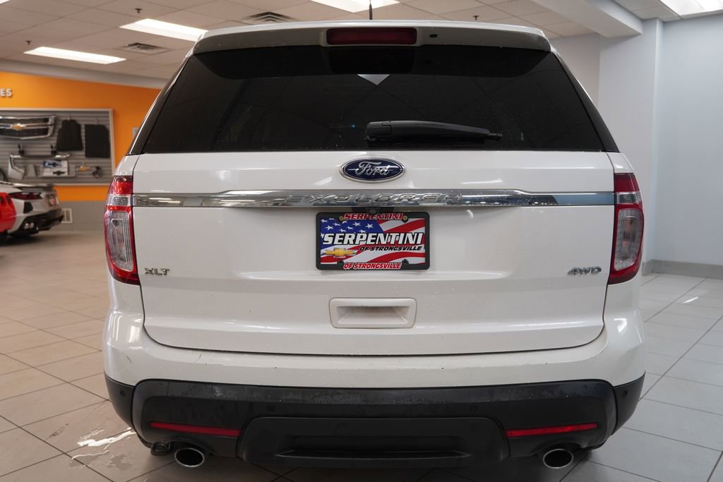 Used 2014 Ford Explorer XLT w/ Equipment Group 202A AWD/4WD image 11