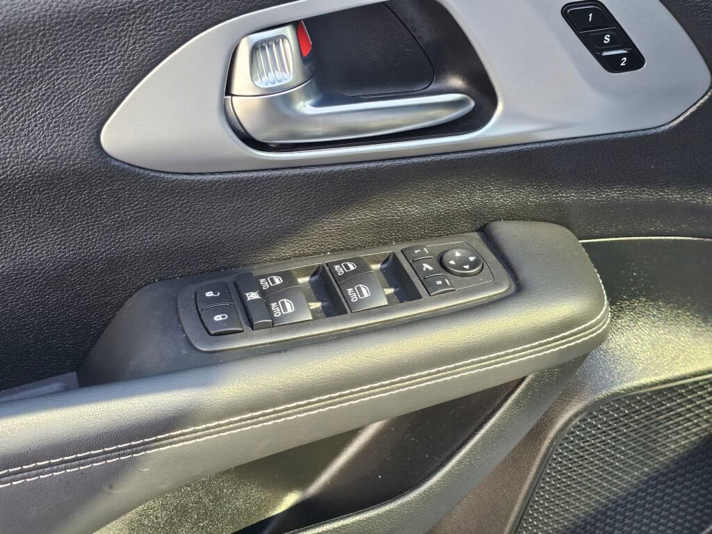 Used 2026 Chrysler Pacifica Limited image 26