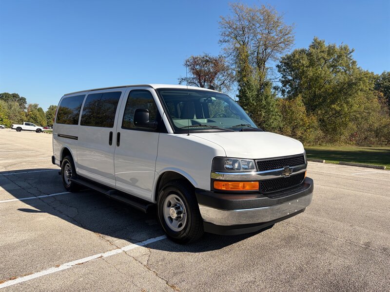 Used 2017 Chevrolet Express 3500 LT w/ LT Preferred Equipment Group RWD image 7
