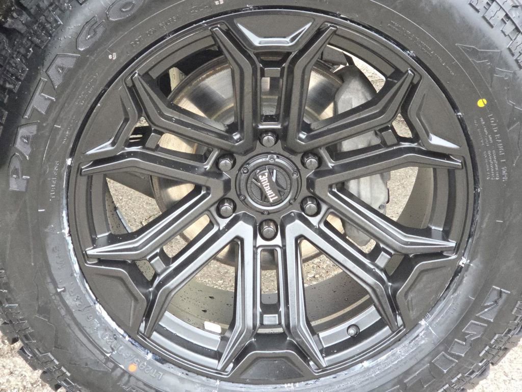 Used 2023 GMC Sierra 1500 AT4 w/ AT4 Preferred Package image 12