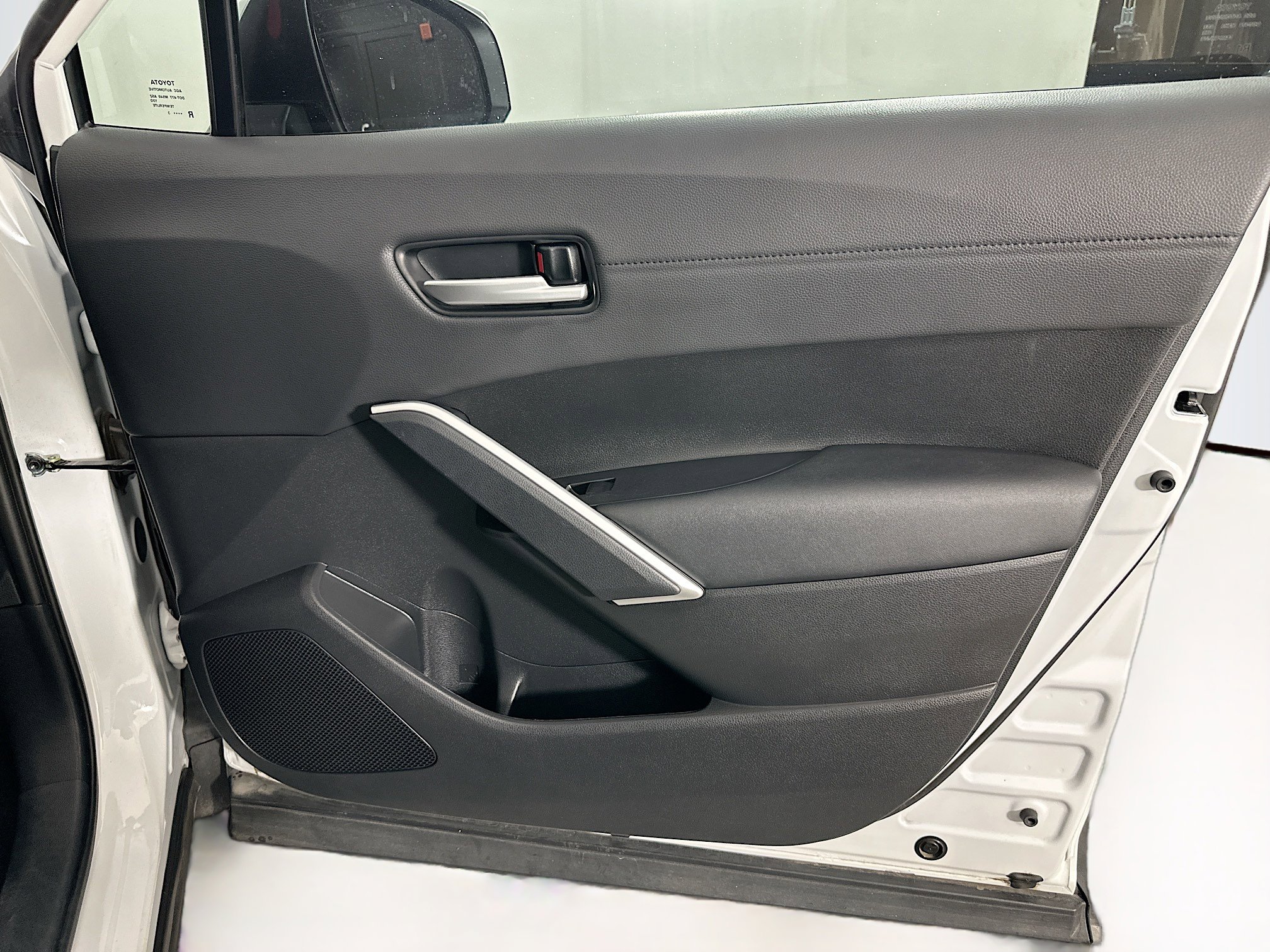 Used 2023 Toyota Corolla Cross XLE w/ Convenience Package image 32