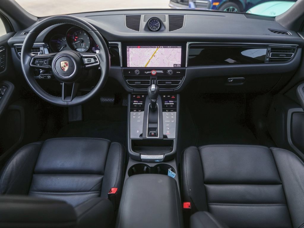 Certified 2025 Porsche Macan image 34