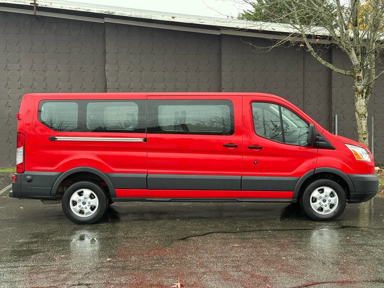 Used 2018 Ford Transit 350 XLT image 5