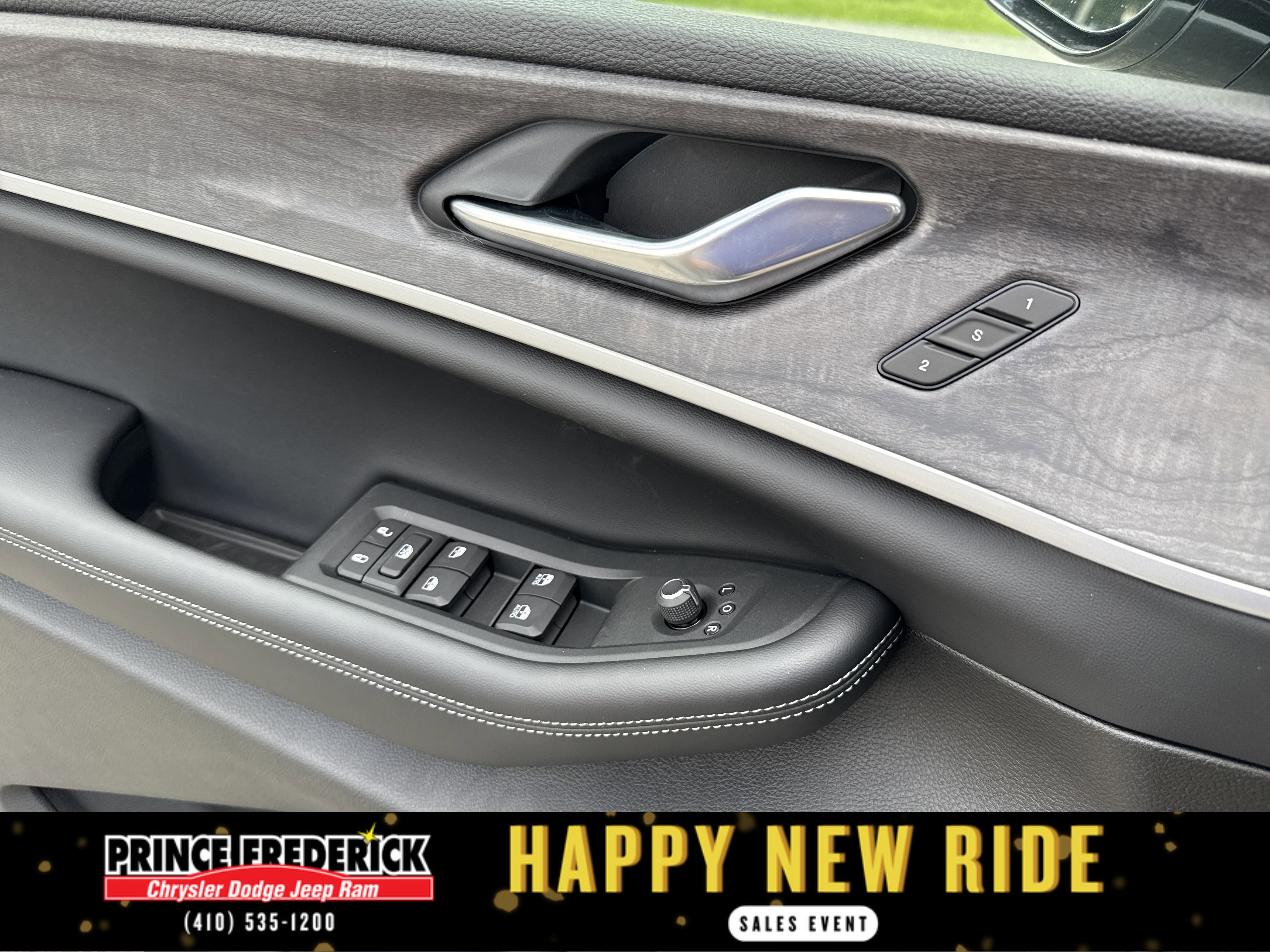 New 2025 Jeep Grand Cherokee L Limited w/ Black Appearance Package image 30