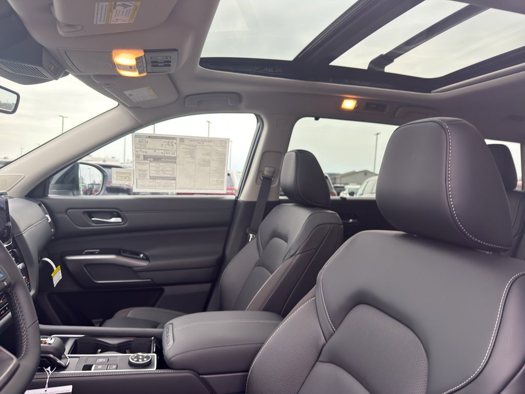 New 2026 Nissan Pathfinder SL image 26