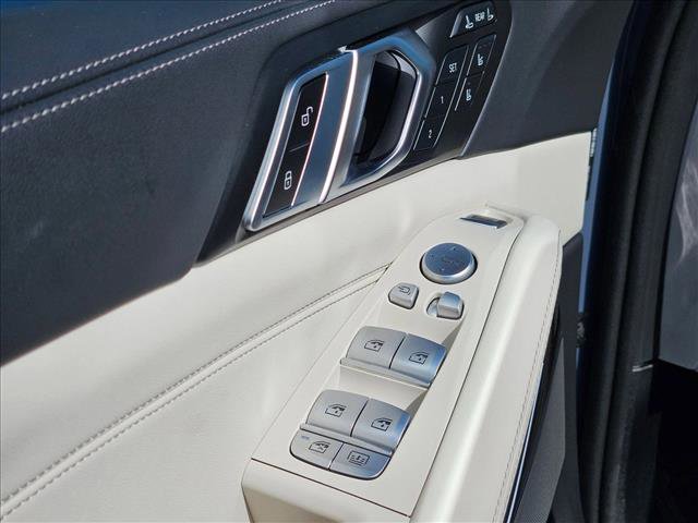 Certified 2025 BMW X7 xDrive40i w/ Executive Package image 11