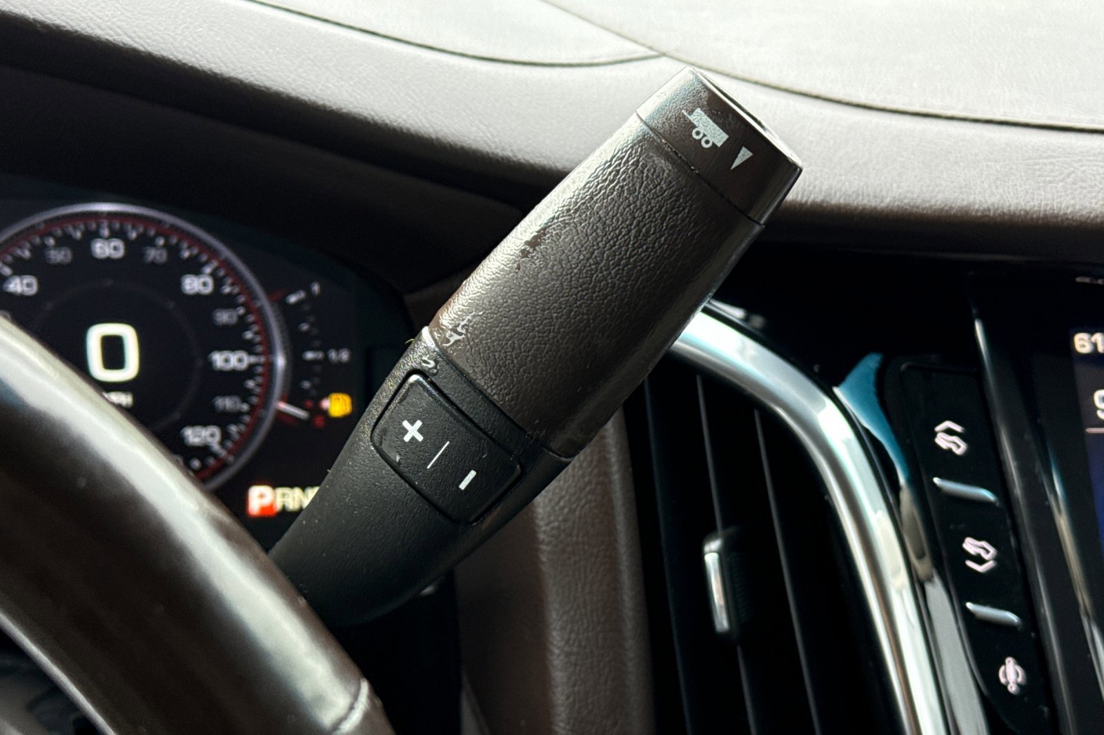 Used 2015 Cadillac Escalade Premium image 28