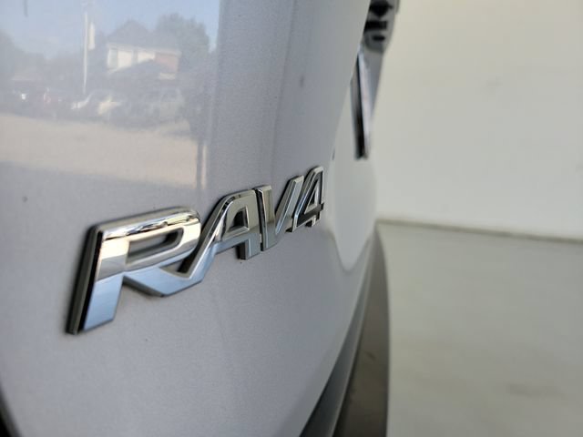 Used 2020 Toyota RAV4 XSE AWD/4WD image 9
