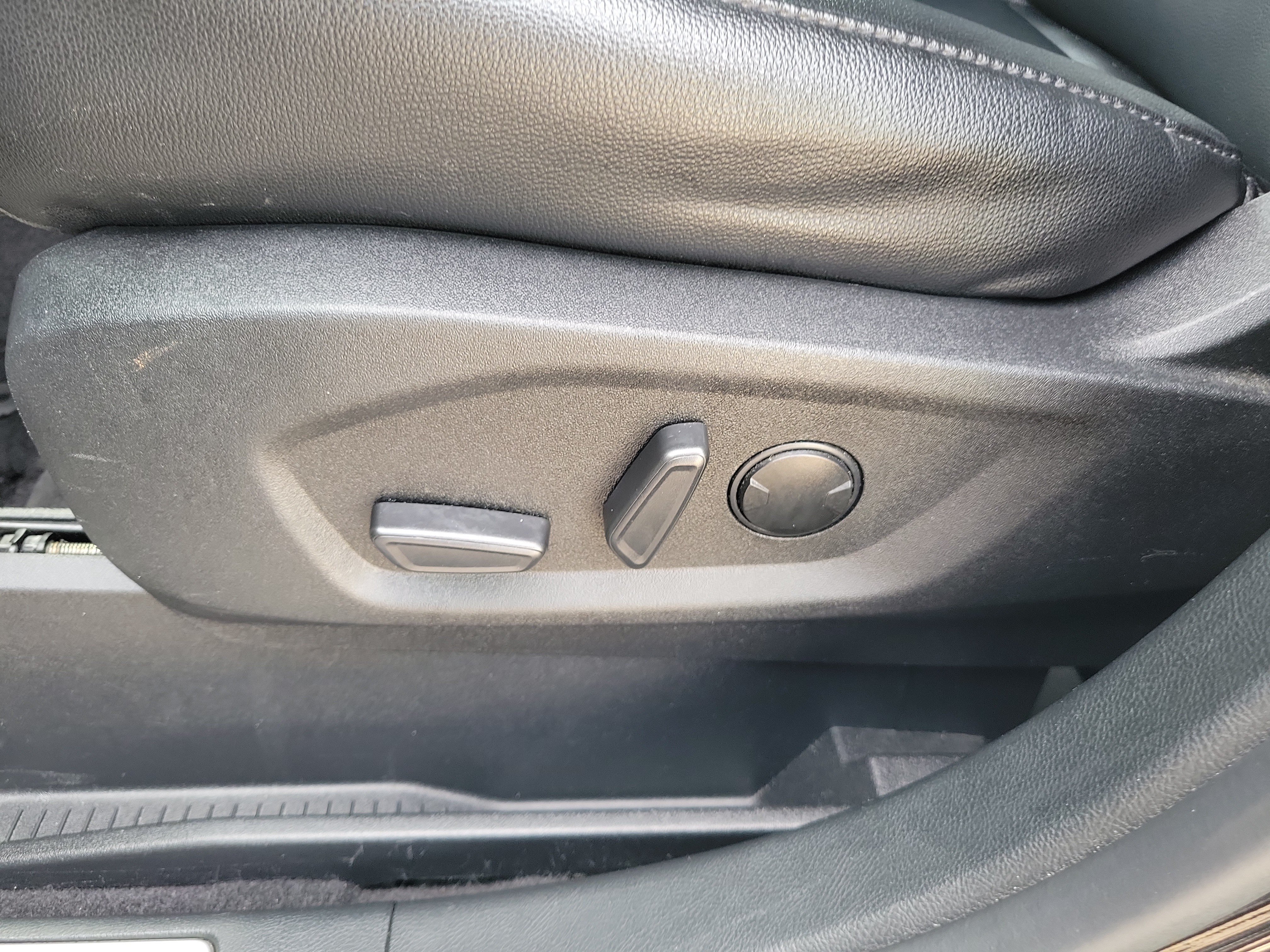 Used 2023 Ford Edge Titanium AWD/4WD image 17