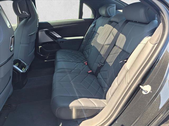 Certified 2023 BMW i7 xDrive60 AWD/4WD image 18
