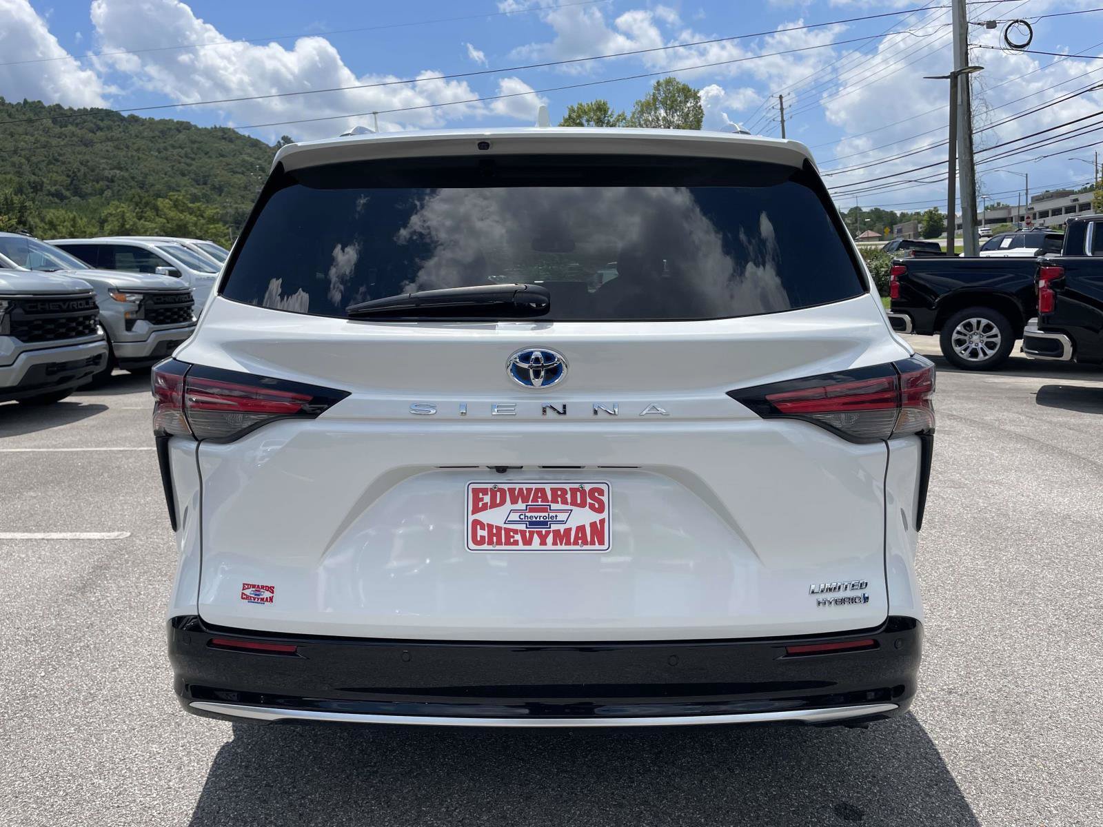 Used 2023 Toyota Sienna Limited FWD image 23