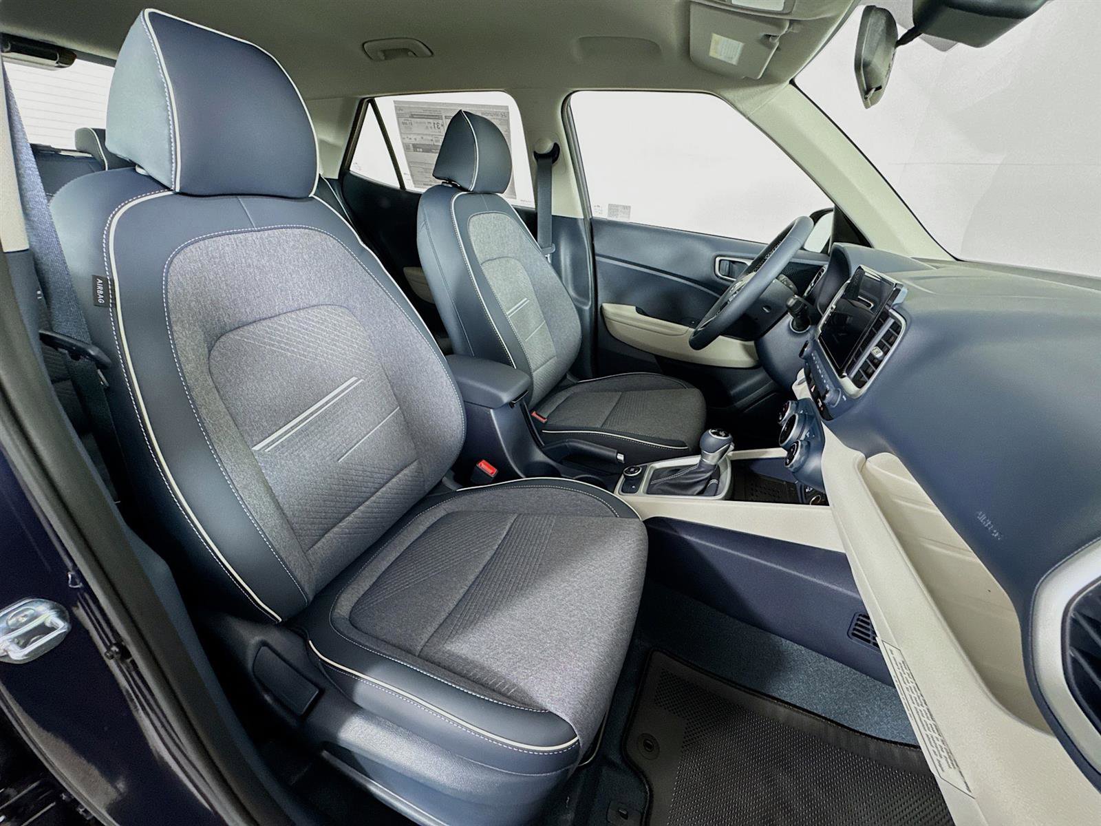 New 2025 Hyundai Venue Limited image 27