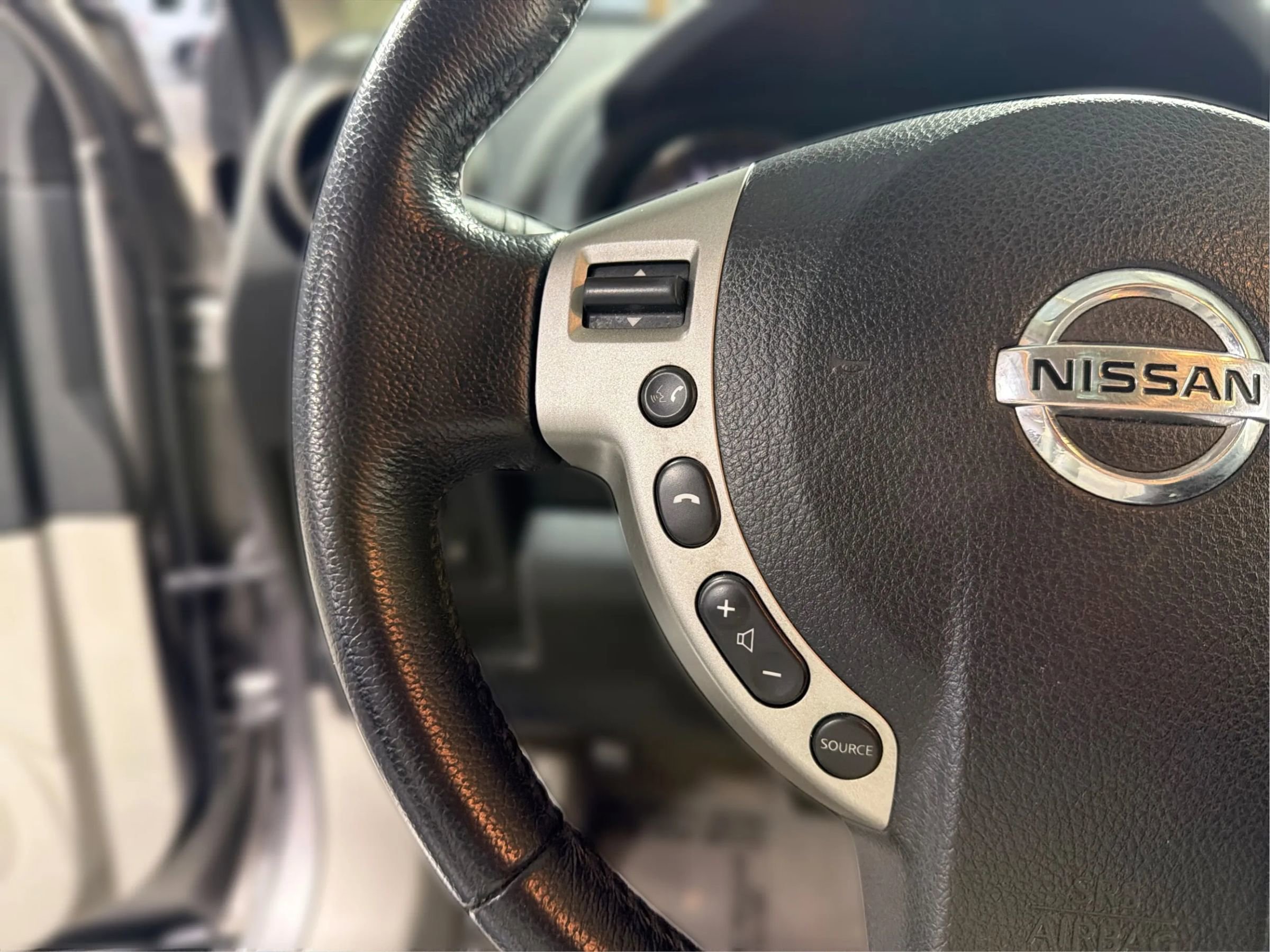 Used 2013 Nissan Rogue SL FWD image 11