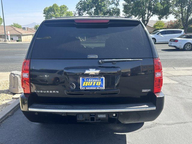 Used 2011 Chevrolet Suburban LTZ RWD image 4