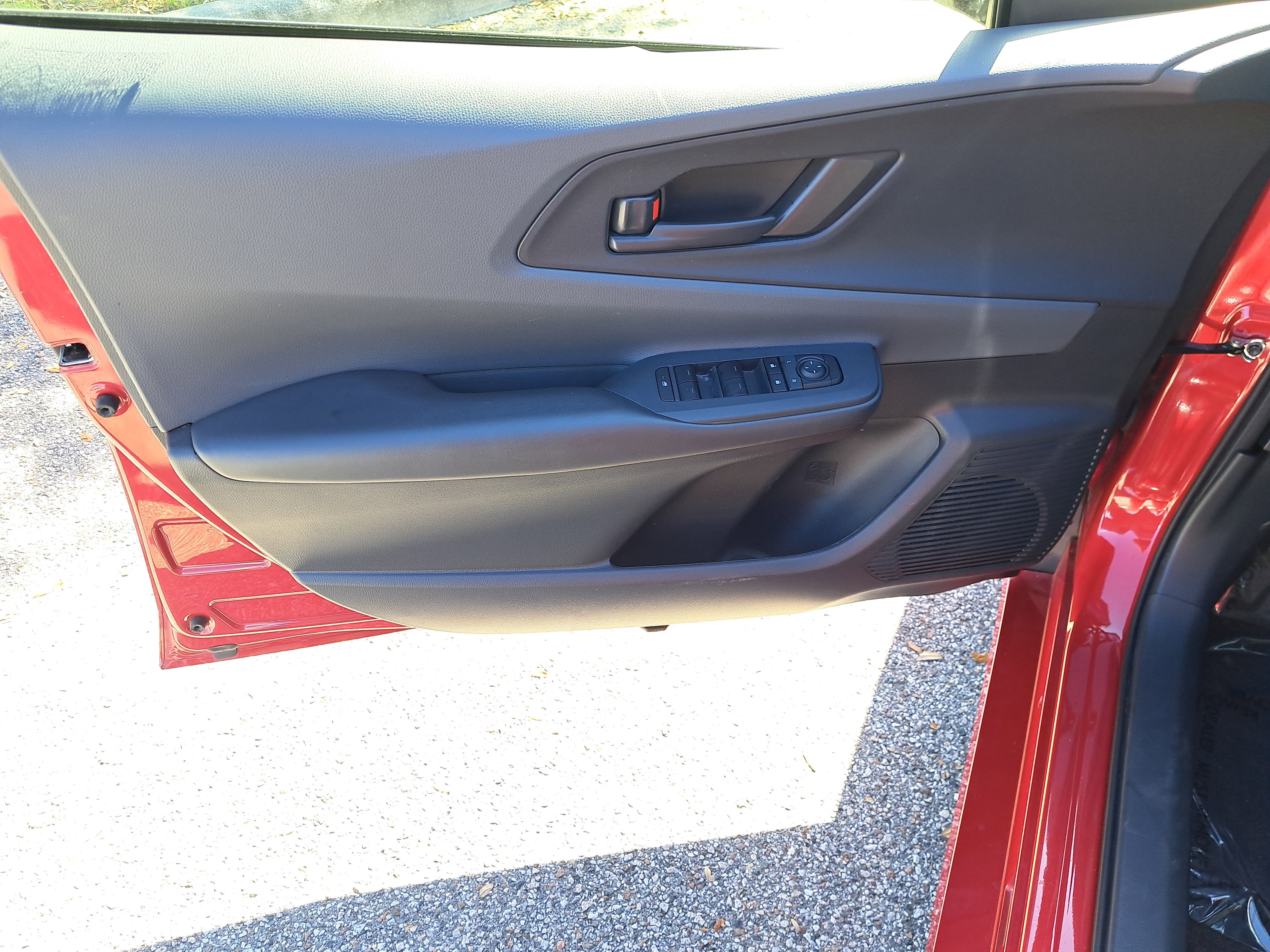 Used 2025 Toyota Prius LE FWD image 15