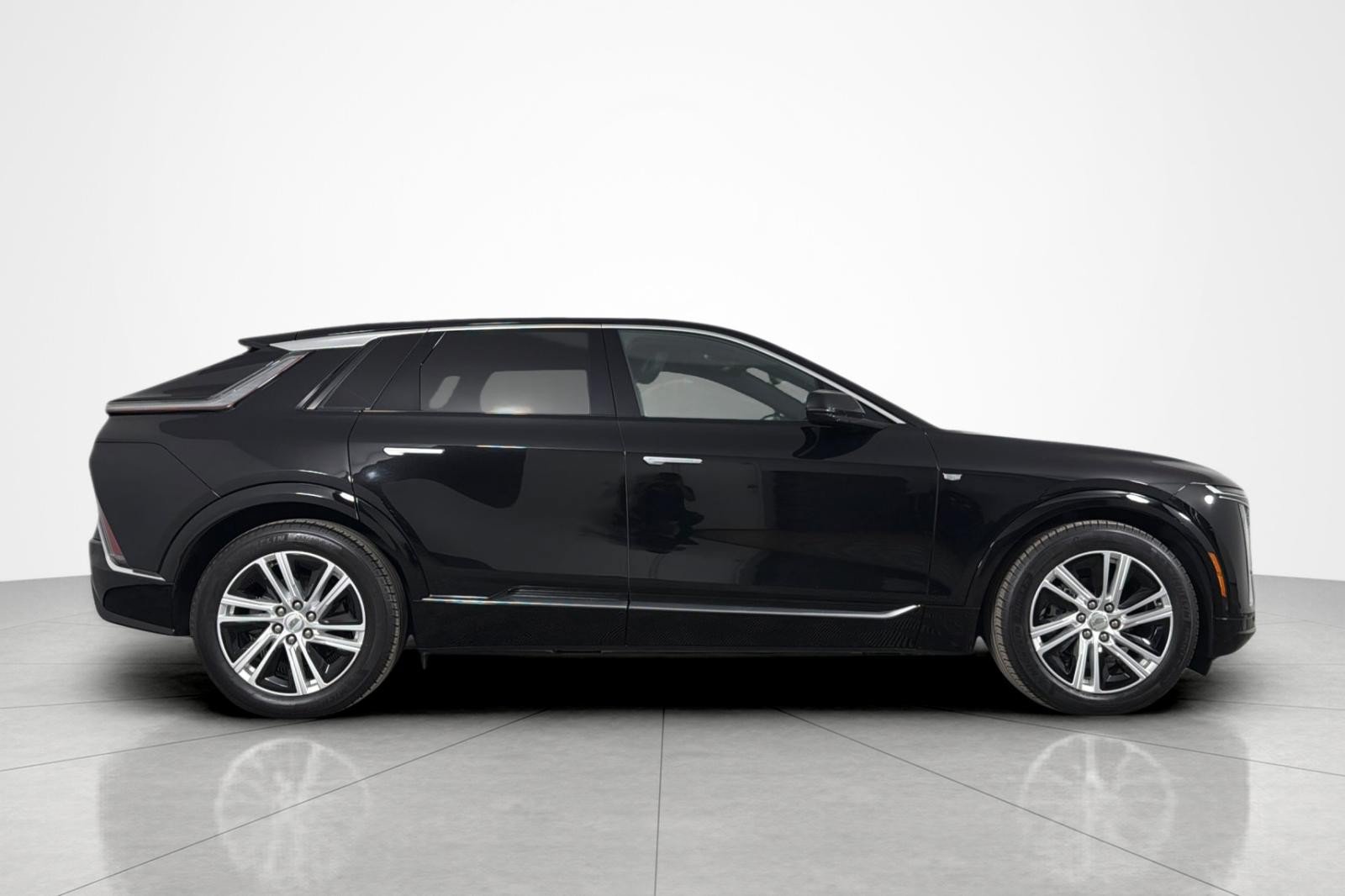 Used 2024 Cadillac Lyriq Tech AWD/4WD image 6