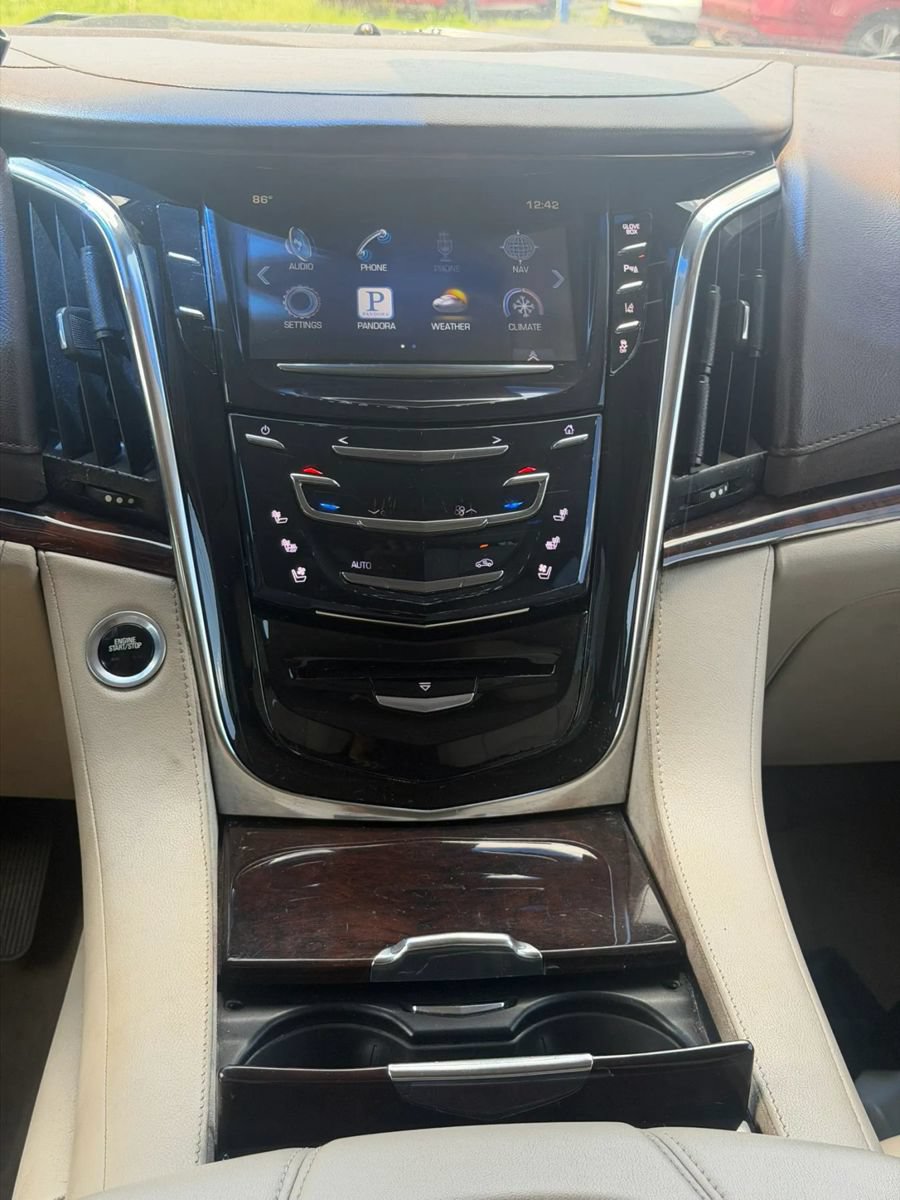 Used 2015 Cadillac Escalade ESV Luxury RWD image 16