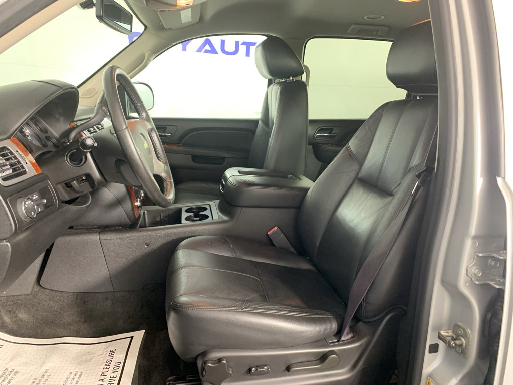 Used 2013 Chevrolet Suburban LT image 16