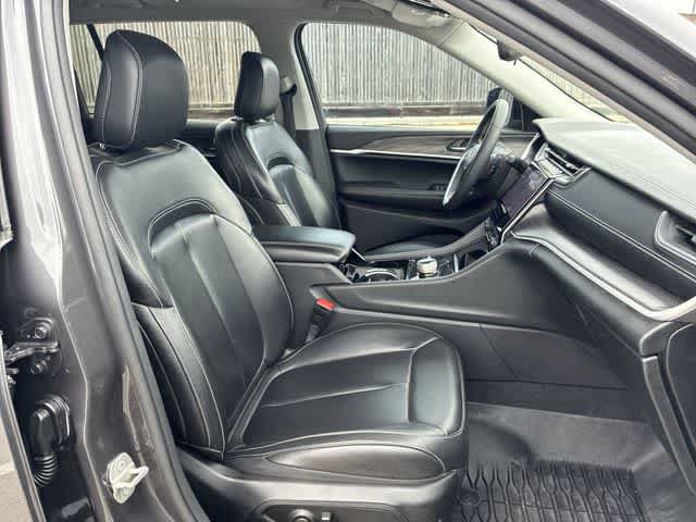Used 2023 Jeep Grand Cherokee L Limited AWD/4WD image 22